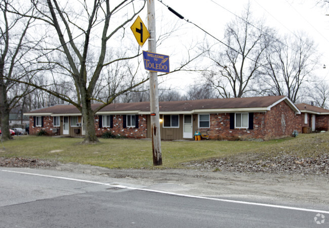 Building Photo - Hillview Apartments