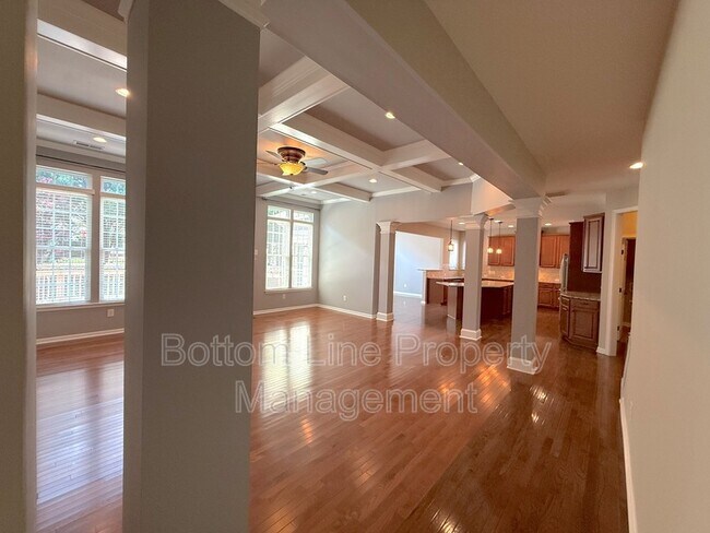 Building Photo - 15007 Skypark Dr