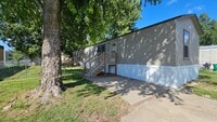 Building Photo - 2124 E Maywood St