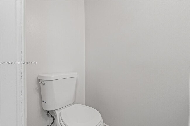 Building Photo - 319 NW 109th Ave