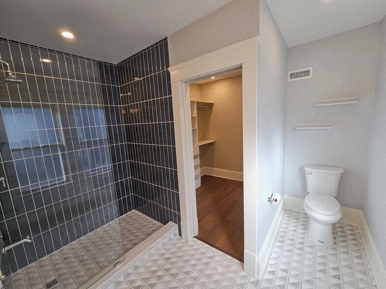 Building Photo - 9715 Clifton Blvd