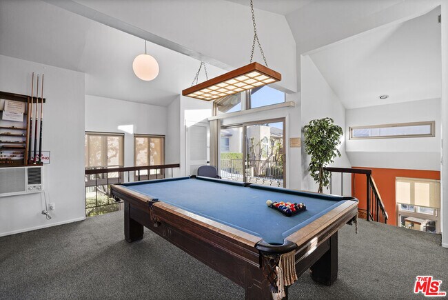 Building Photo - 5245 Coldwater Canyon Ave