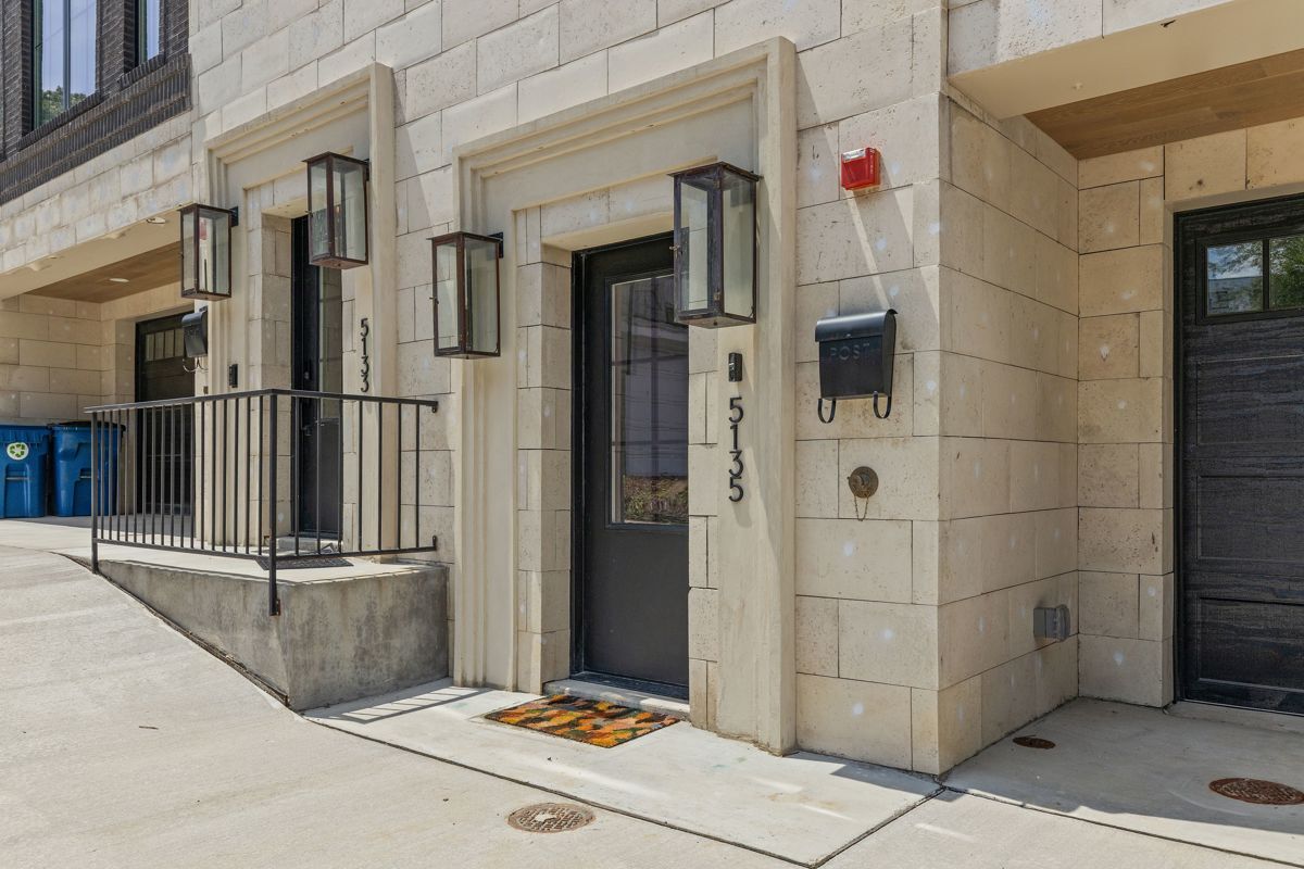 Building Photo - 5135 5th Ave
