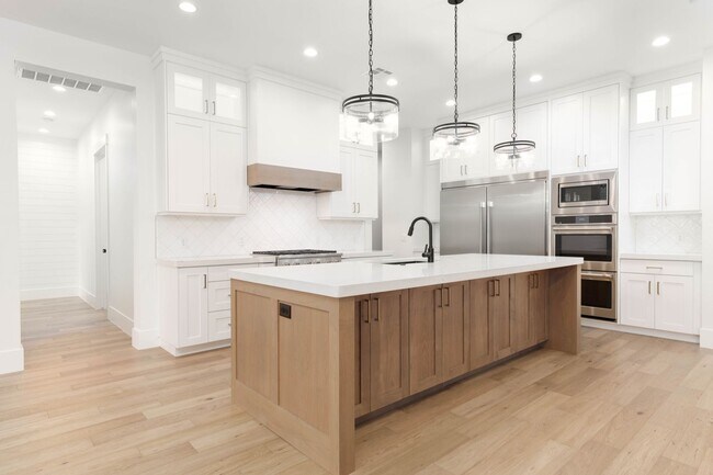 Building Photo - Gorgeous single story with RV Garage in Majestic Fields