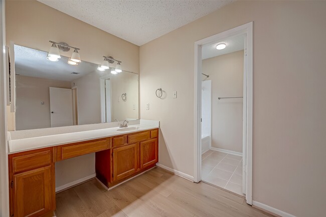 Building Photo - 3022 Sam Houston Dr