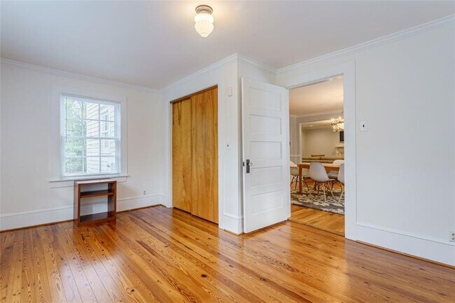 Building Photo - 1987 Knight Ct SE