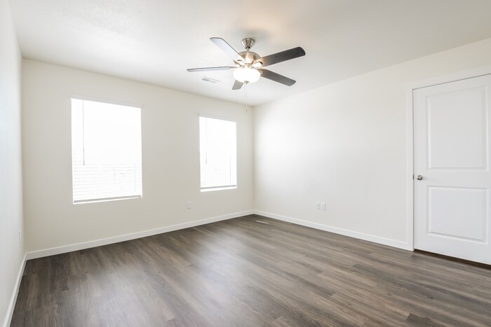 Building Photo - 13423 Oneida Ln