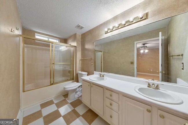 Building Photo - 2025 Baramore Oaks Dr