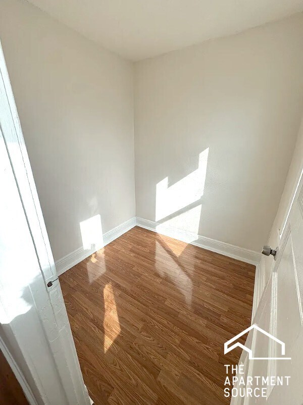 Building Photo - 8444 S Buffalo Ave