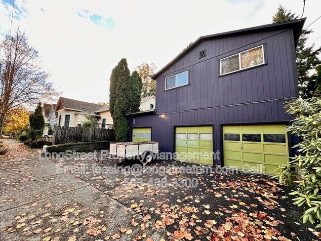 Building Photo - 121 SE 30th Pl