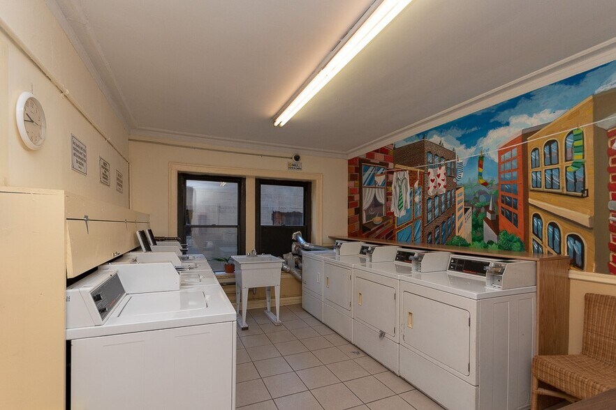 Building Photo - 1169 N Dearborn