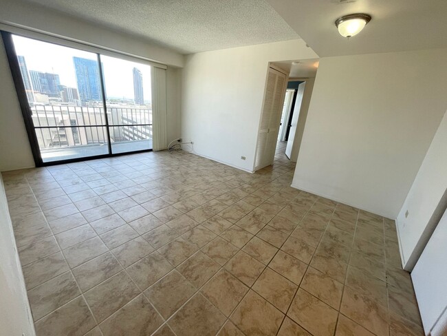 Building Photo - Available now! 2 bedroom 2 bathroom in dow...