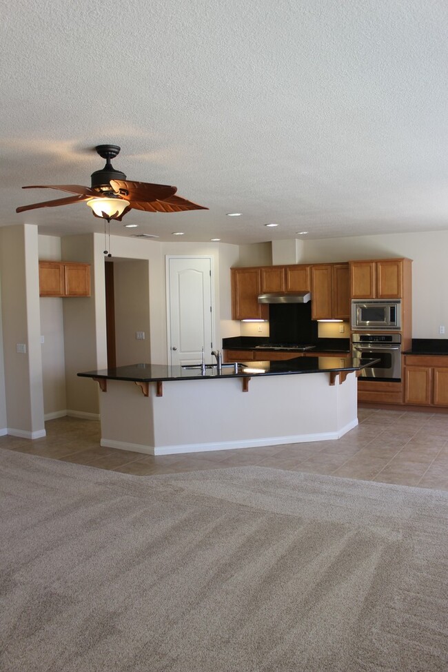 Building Photo - 14910 Via Messina Dr