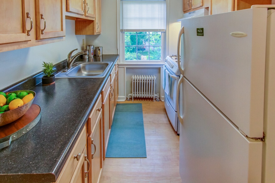 Primary Photo - Schuyler Place