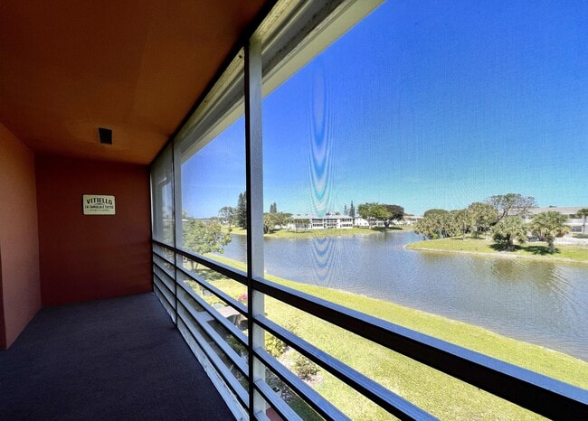 Building Photo - 25 Berkshire A