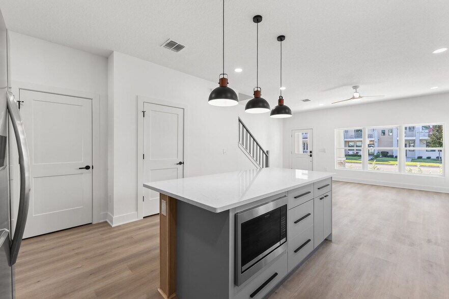 Building Photo - 2525 13th Ave N