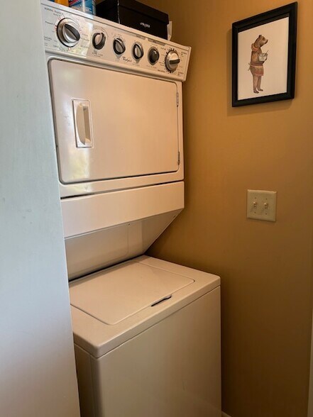 Tucked in-unit washer/dryer - 58 Maple St