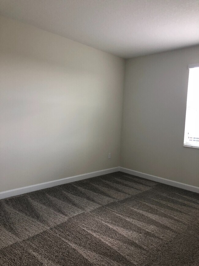Building Photo - Townhome For Rent in Storey Lake - 3/2.5 w...
