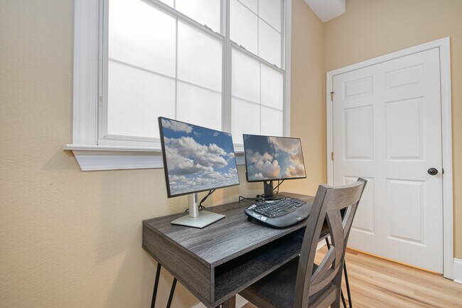 Building Photo - 415 Saint Francis St