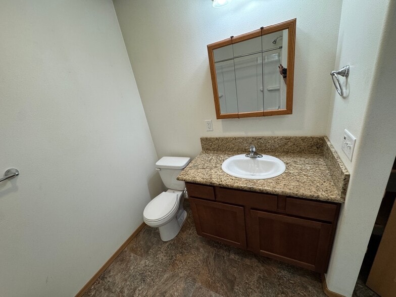 Building Photo - 5645 E Bogard Rd