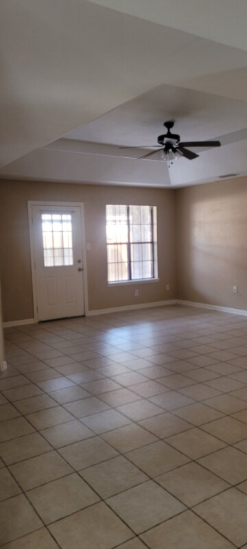 Building Photo - 1900 Lark Ave