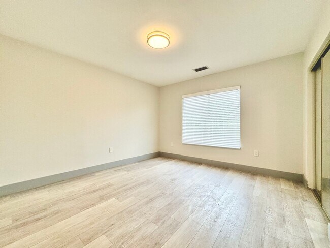 Building Photo - Fully Remodeled 4 Bedroom/ 4 Bathroom Single Family Home