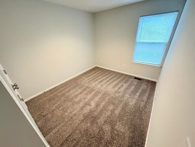 Building Photo - ***MOVE IN SPECIAL*** 3 Bedroom | 2.5 Bath...