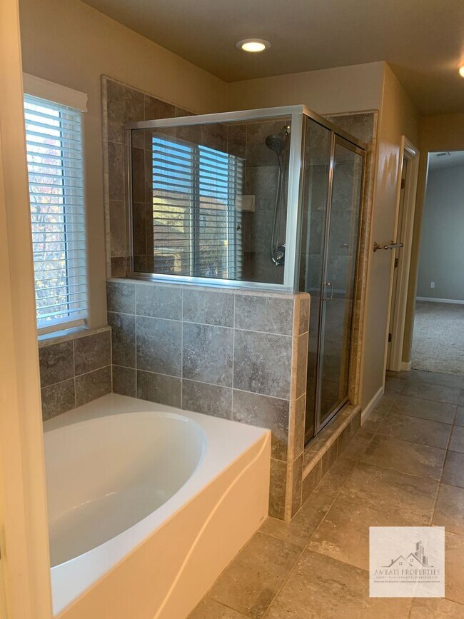 Building Photo - Spacious 4 Bedroom 3 Bath Home in Harlan R...