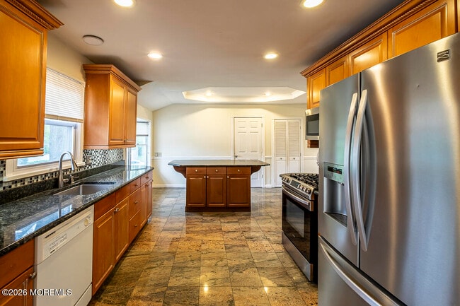 Building Photo - 614 Dow Ave