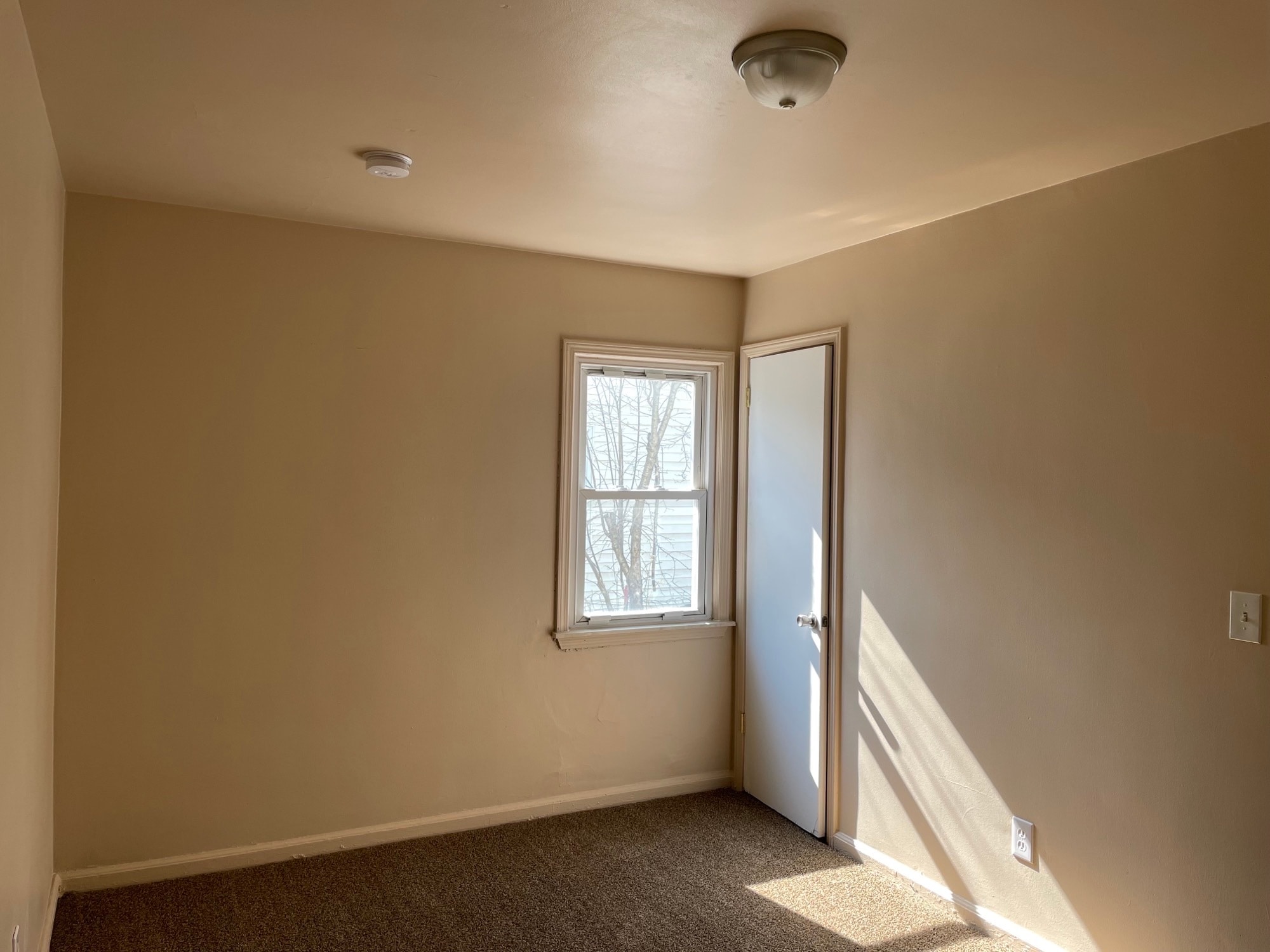 Building Photo - 318 Russell St