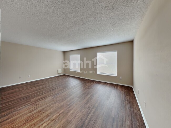 Building Photo - 2050 Harcourt Pl