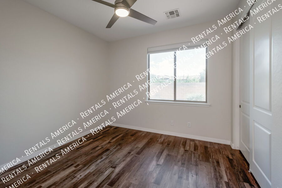 Building Photo - 374 W Azalea Dr