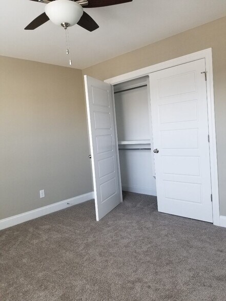 Building Photo - 555 Gresham Ln