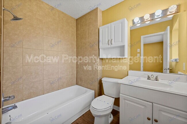 Building Photo - 207 Evelyn St