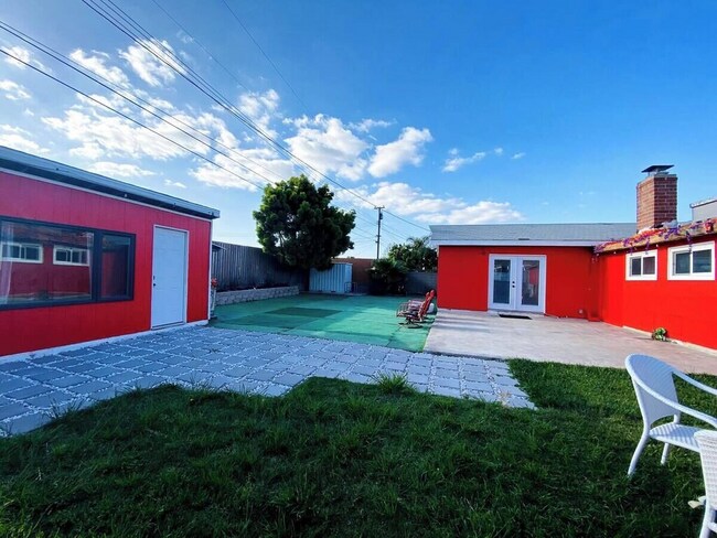 Building Photo - 8871 Belmont St