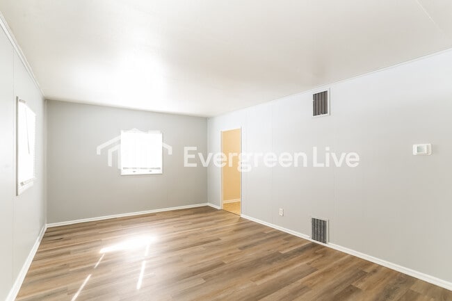 Building Photo - 885 S Ashburton Rd