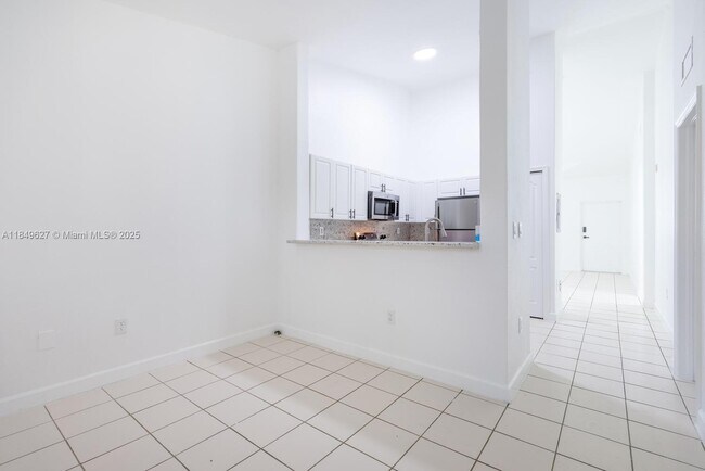Building Photo - 1663 SE 27th Dr