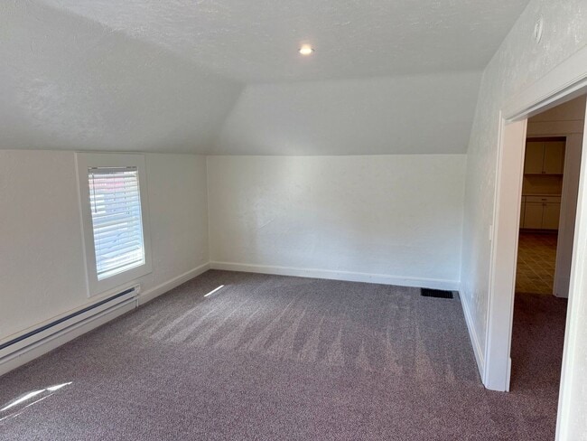 Building Photo - Large renovated 2 bedroom apartment in the...