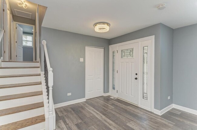 Building Photo - 585 Cambridge Way