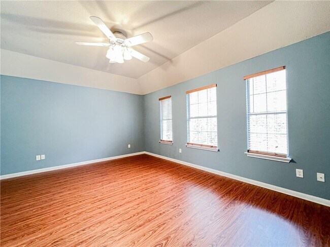 Building Photo - 1009 Hidden View Pl