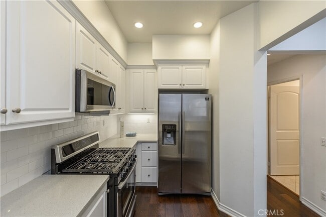 Building Photo - 31 Quartet-