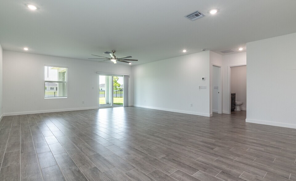 Building Photo - 6378 NW Windwood Way