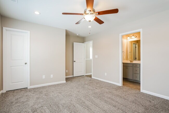 Building Photo - 154 Rosemary St