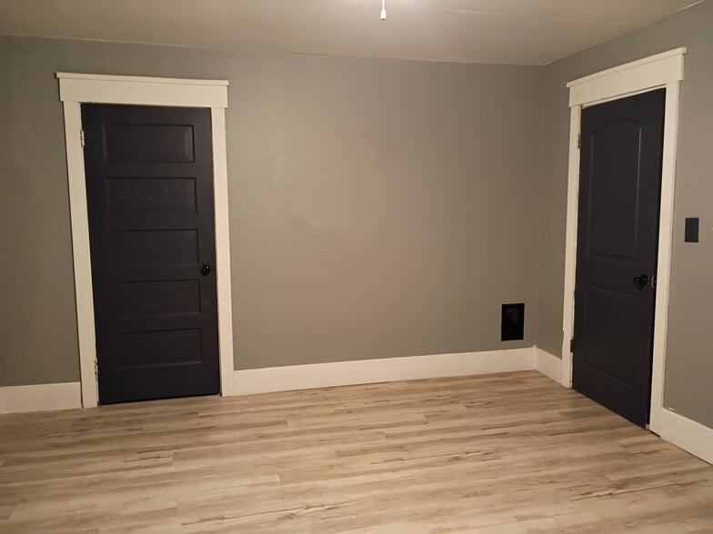 Building Photo - 1636 W 3rd St