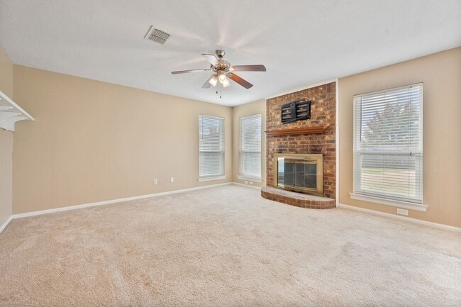 Building Photo - Mansfield Country Club Home