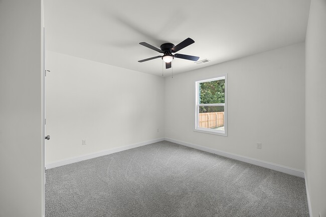 Building Photo - 248 Linden St