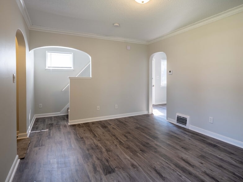 Building Photo - 1229 7th Ave SE