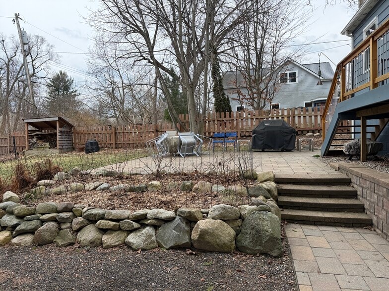 View from drive of back patio - 1622 Pear St