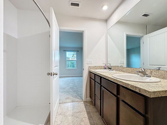 Building Photo - 409 Sedgewick Dr