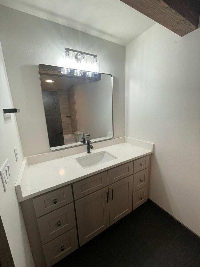 Building Photo - Whitefish Landing Town House